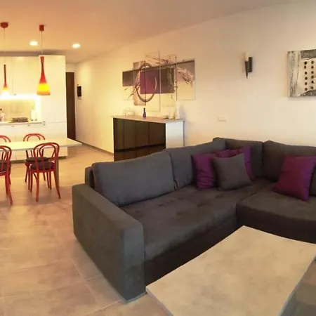 Appartement El Bobo Beach- Deluxe 2 Bedroom *
